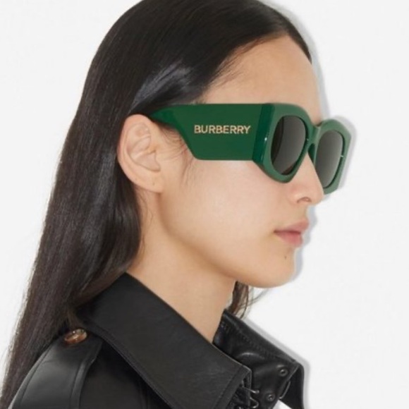 Excluded Burberry Sunglasses, New - Picture 6 of 6